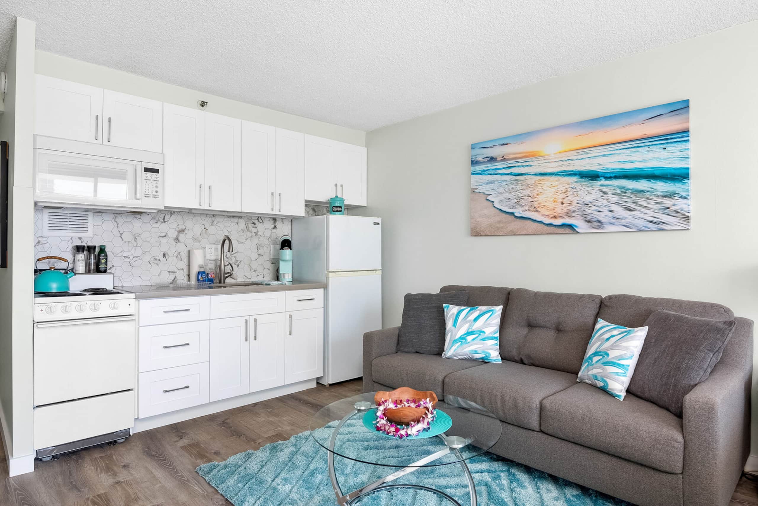 Condo in Honolulu · ★4.75 · 1 bedroom · 2 beds · 1 private bath - Image 4