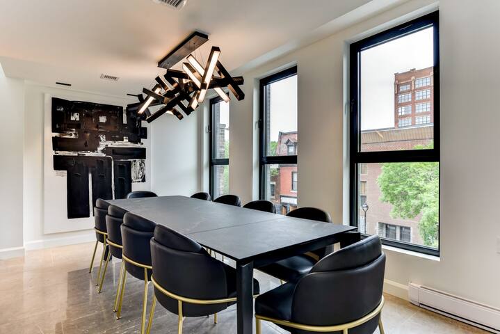 CLUBHAUS Premium Penthouse, Rooftop Hot Tub, Sleeps 14+ gallery image 4