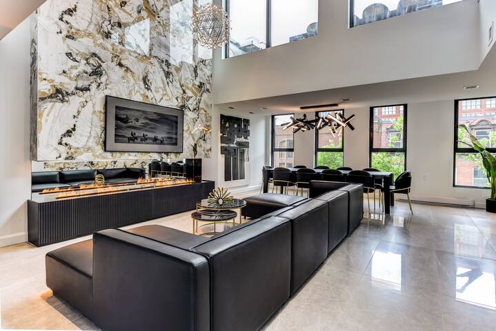 CLUBHAUS Premium Penthouse, Rooftop Hot Tub, Sleeps 14+ gallery image 2