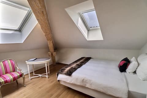 Room in a mansion "N°9