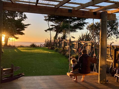 Kahu's Nest - Absolute Beachfront Retreat