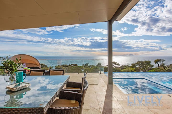 The Ocean’s Edge, Luxury Entertainer with Views
