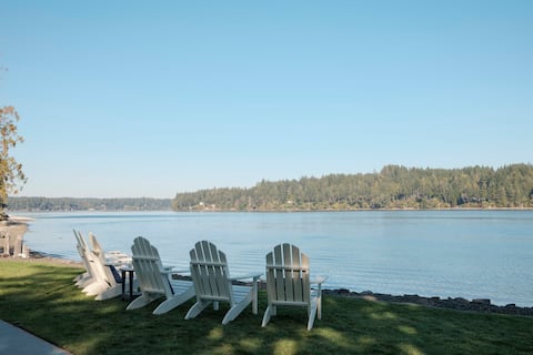 Family Fun-Waterfront-Pickleball-Sauna-Pool-kayaks