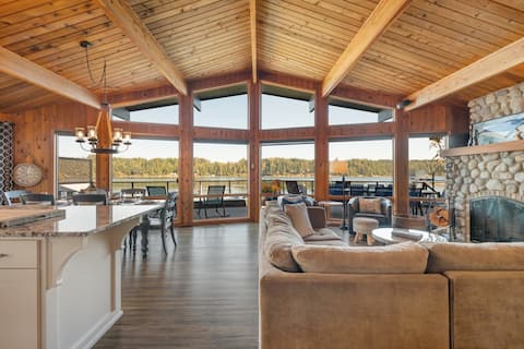 Family Fun-Waterfront-Pickleball-Sauna-Pool-kayaks