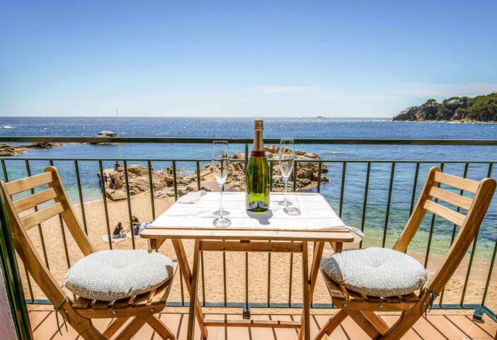 Apartamento exclusivo en primera línea de mar gallery image 2