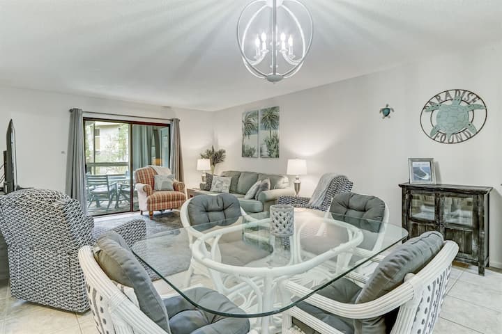 Central Oasis: Pool, Tennis, Screened Porch Gem! - Amelia Island, FL