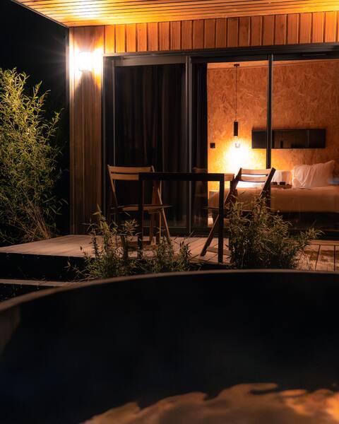 Lodge with private nordic bath by the water
