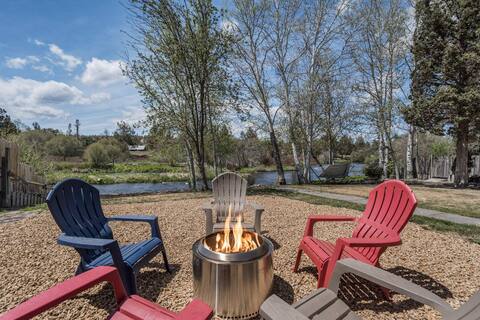 Hot Tub ~ Riverfront ~ Dog Friendly ~ Solo Stove