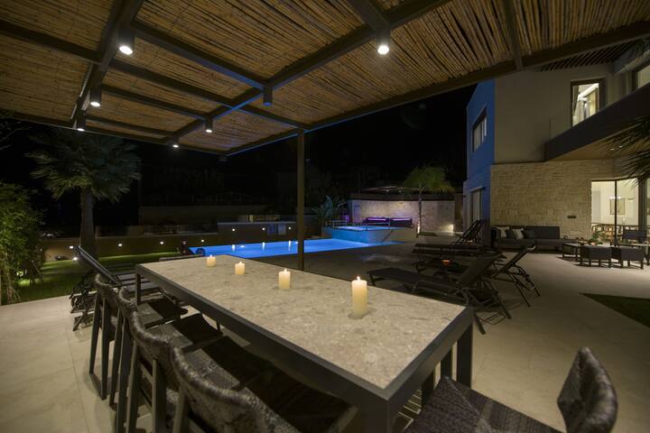 Almi-Cove Hilltop Villa I gallery image 3