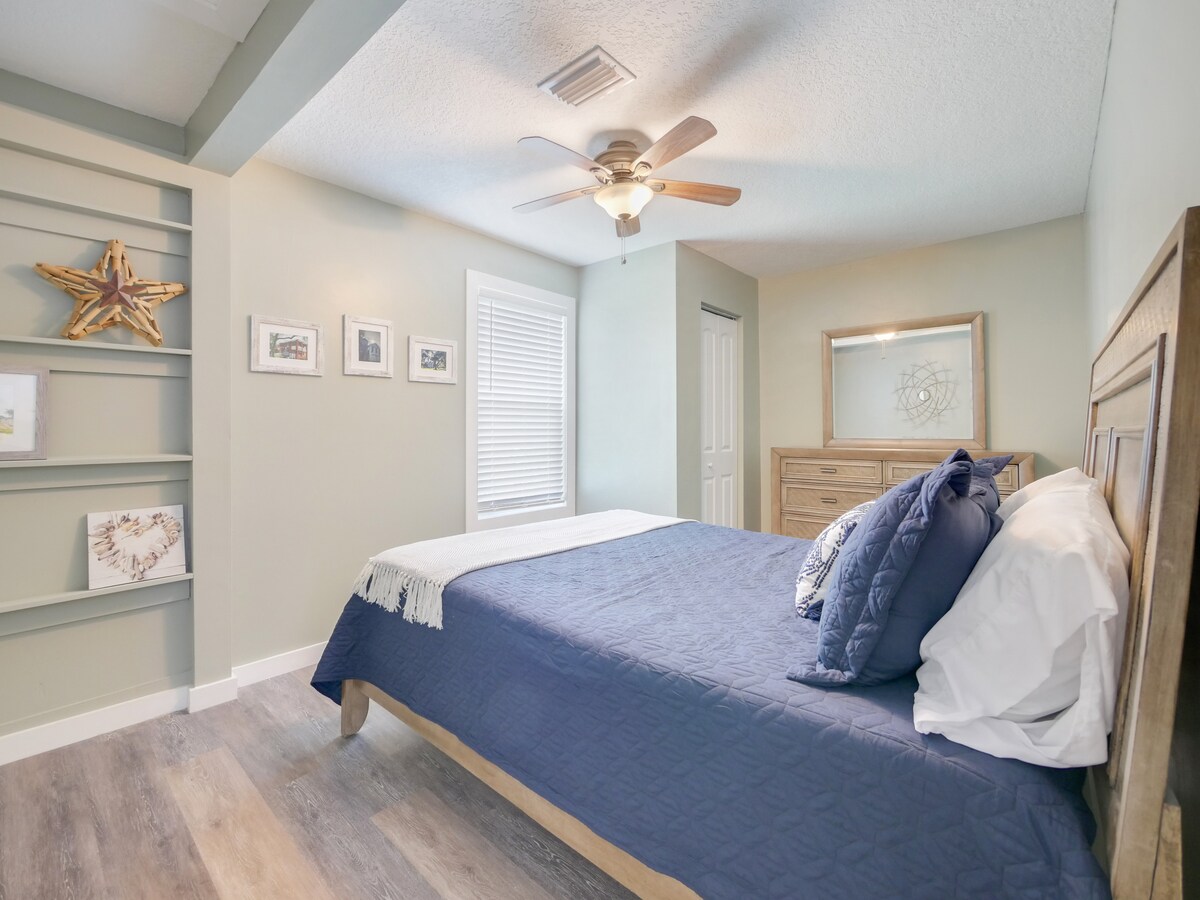 Dhomë gjumi dytësore - ka një krevat dopio "queen"