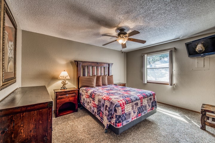 Დედოფლის საძინებელი — შესანიშნავია წყვილებისთვის ან მცირე ოჯახებისთვის.