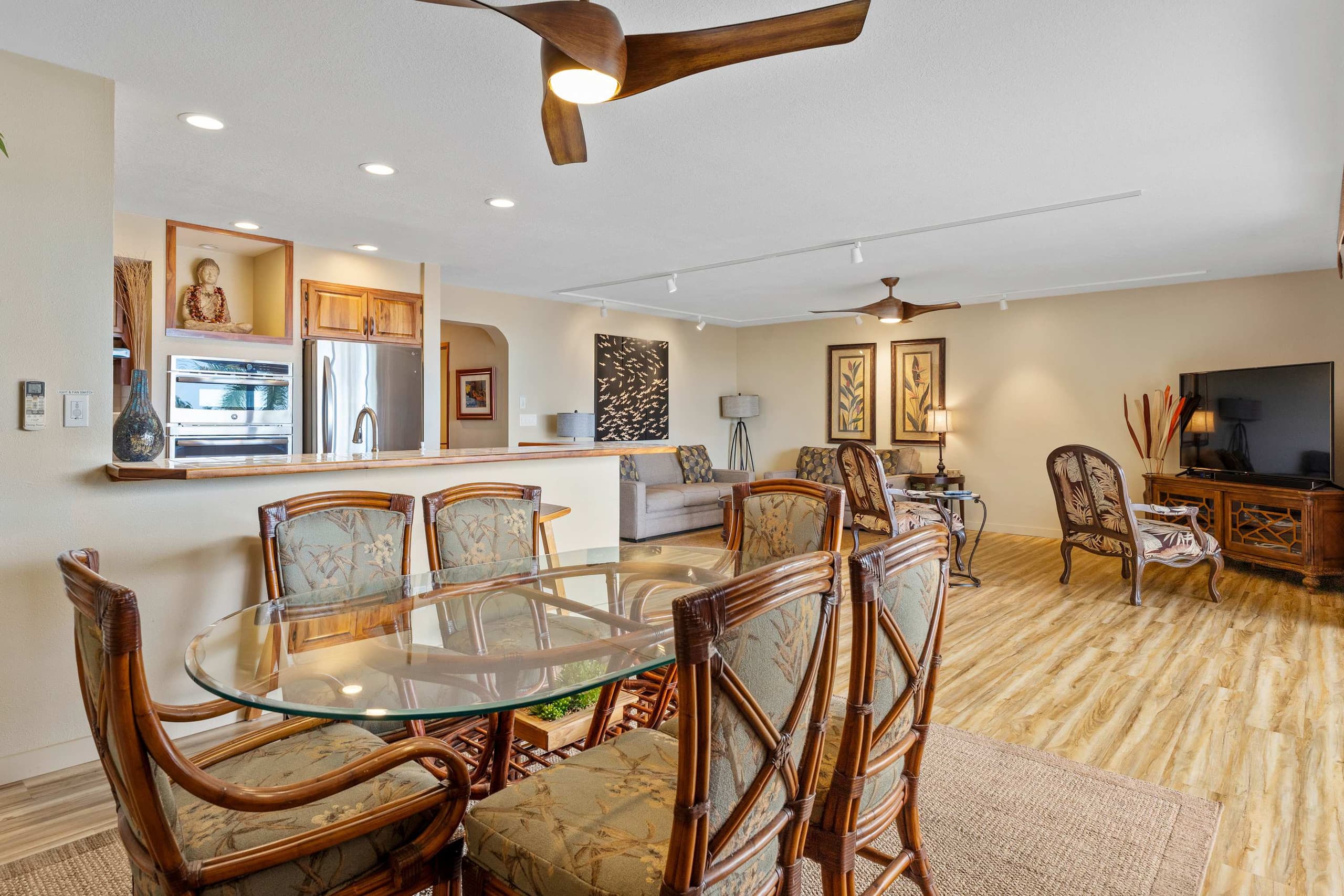 Condo in Kailua-Kona · ★4.9 · 2 bedrooms · 4 beds · 2 private baths - Image 18