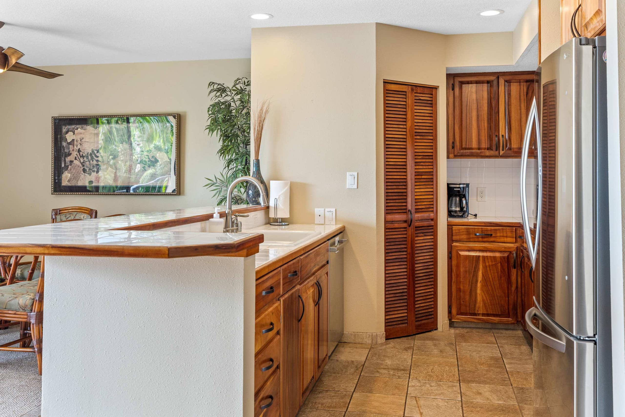 Condo in Kailua-Kona · ★4.9 · 2 bedrooms · 4 beds · 2 private baths - Image 13