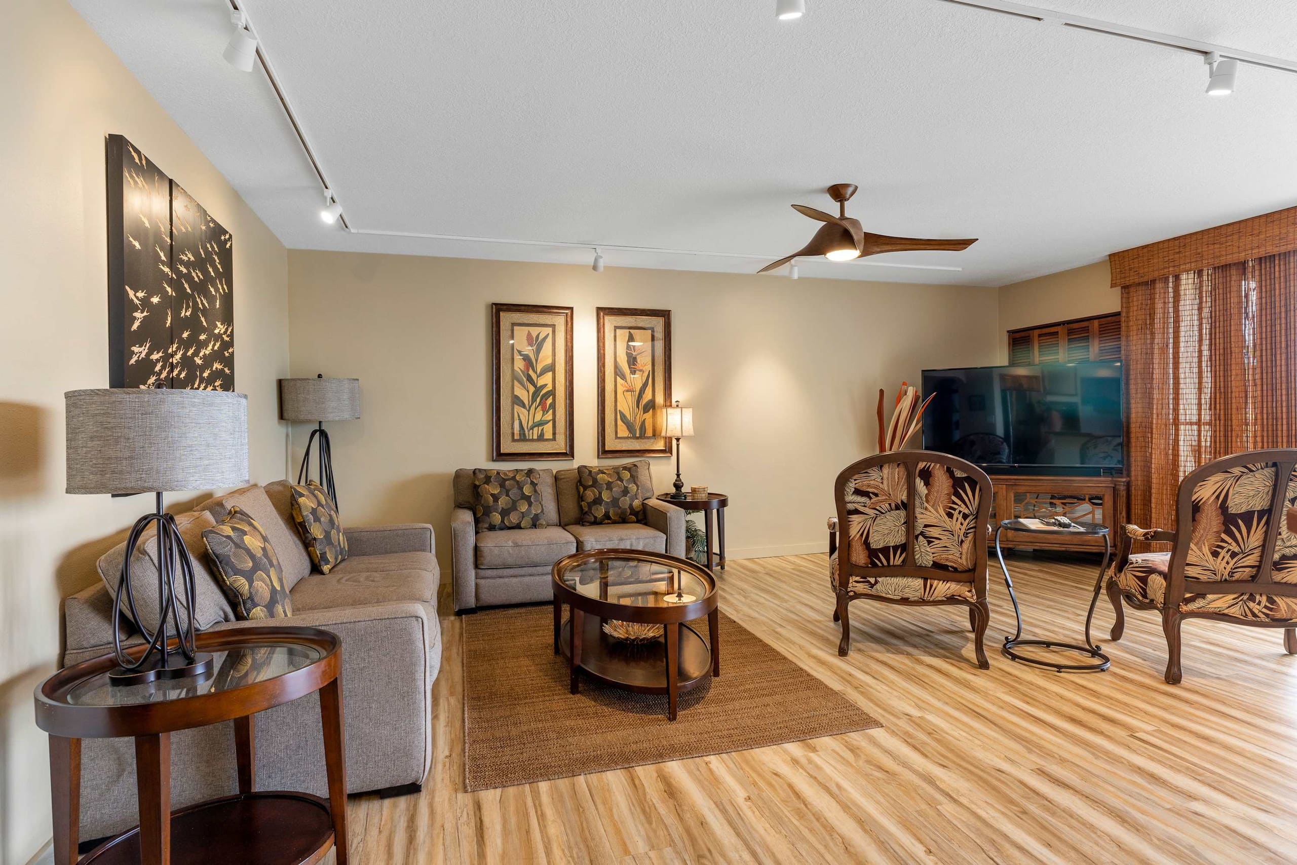 Condo in Kailua-Kona · ★4.9 · 2 bedrooms · 4 beds · 2 private baths - Image 19