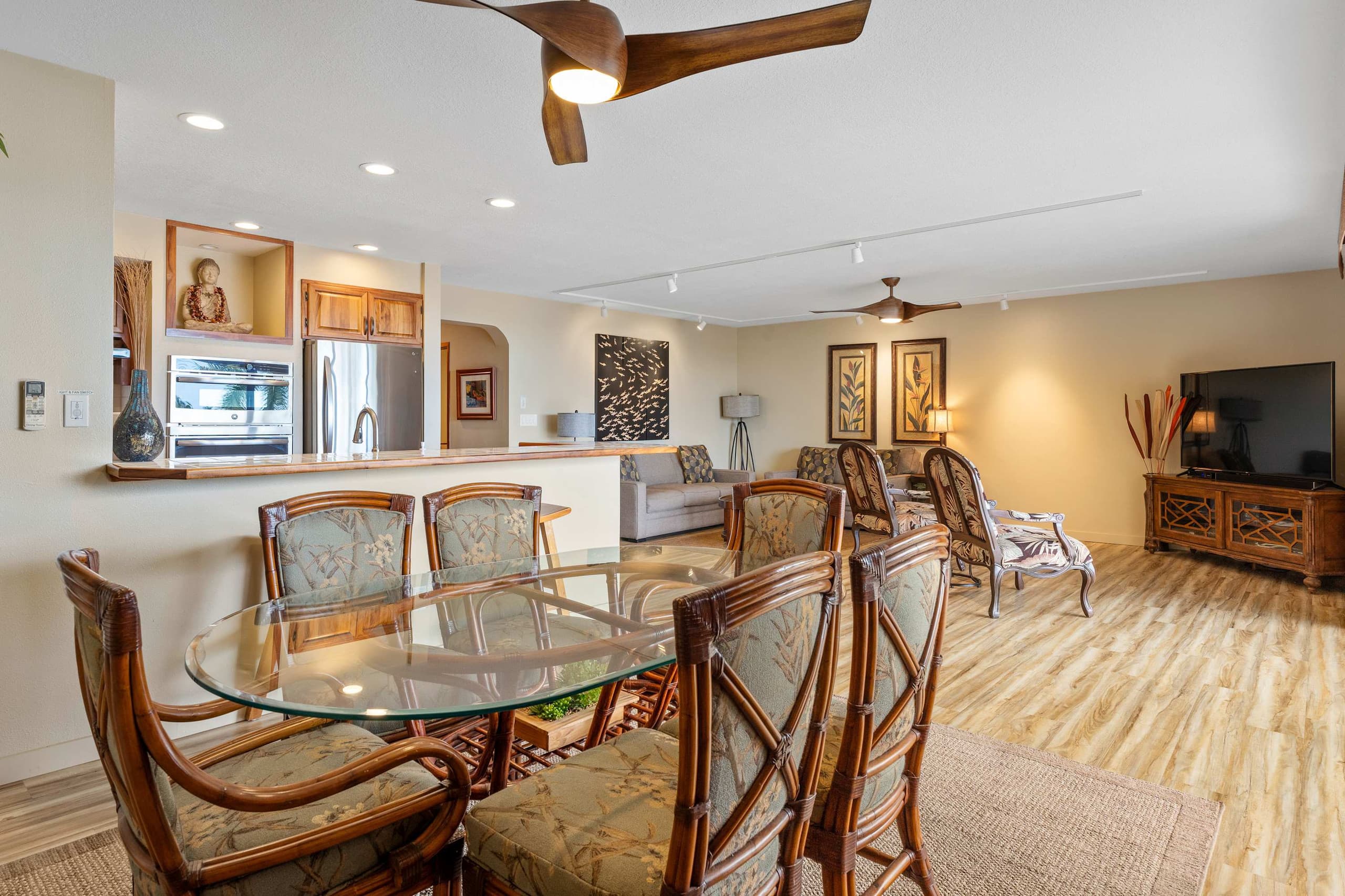 Condo in Kailua-Kona · ★4.9 · 2 bedrooms · 4 beds · 2 private baths - Image 21