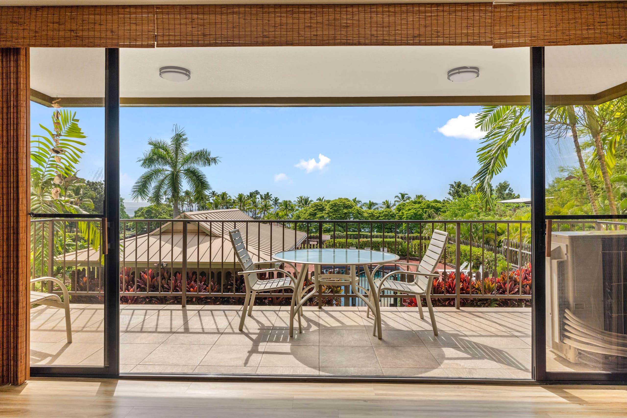 Condo in Kailua-Kona · ★4.9 · 2 bedrooms · 4 beds · 2 private baths - Image 2