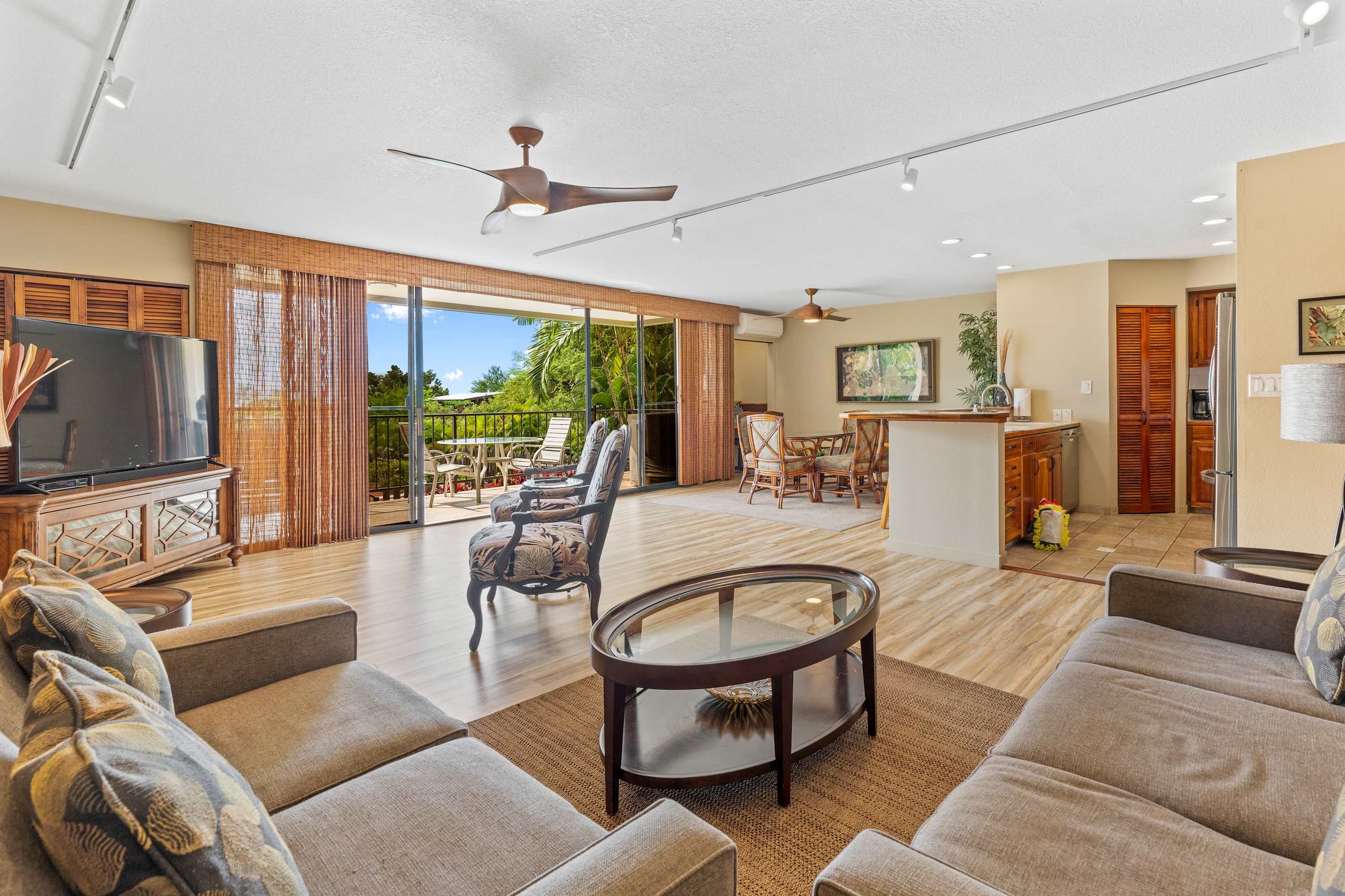 Condo in Kailua-Kona · ★4.9 · 2 bedrooms · 4 beds · 2 private baths - Image 27