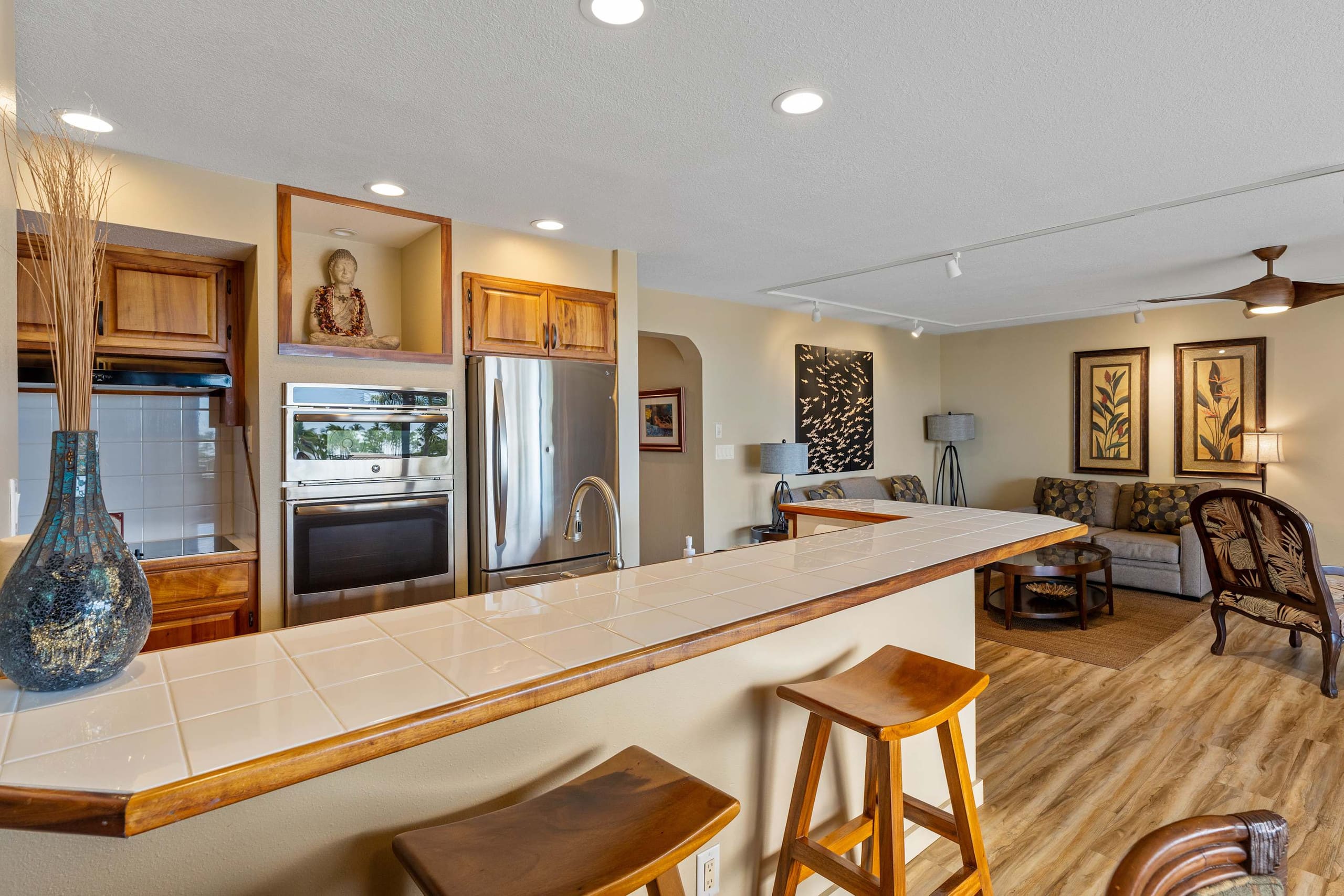 Condo in Kailua-Kona · ★4.9 · 2 bedrooms · 4 beds · 2 private baths - Image 7