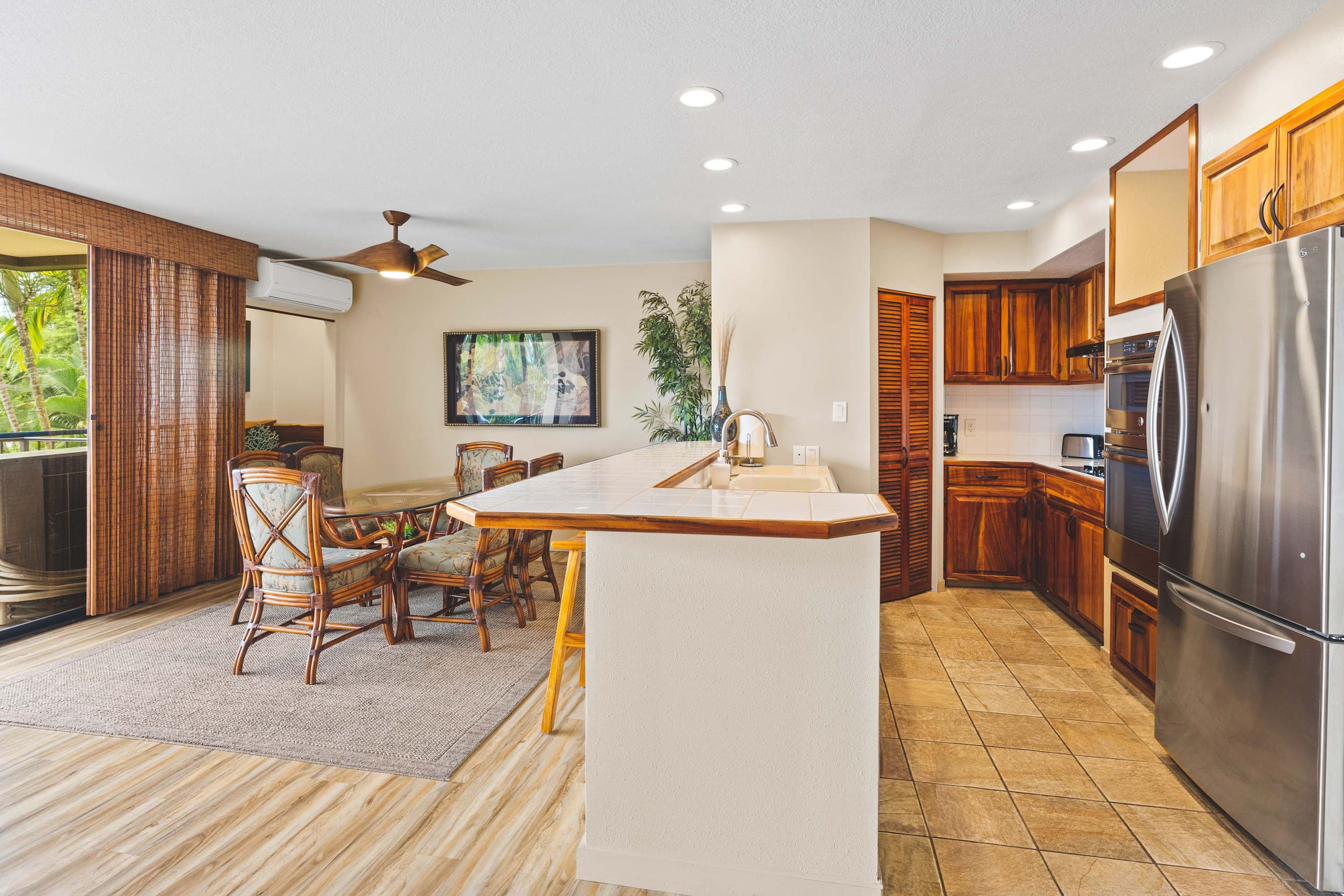 Condo in Kailua-Kona · ★4.9 · 2 bedrooms · 4 beds · 2 private baths - Image 15