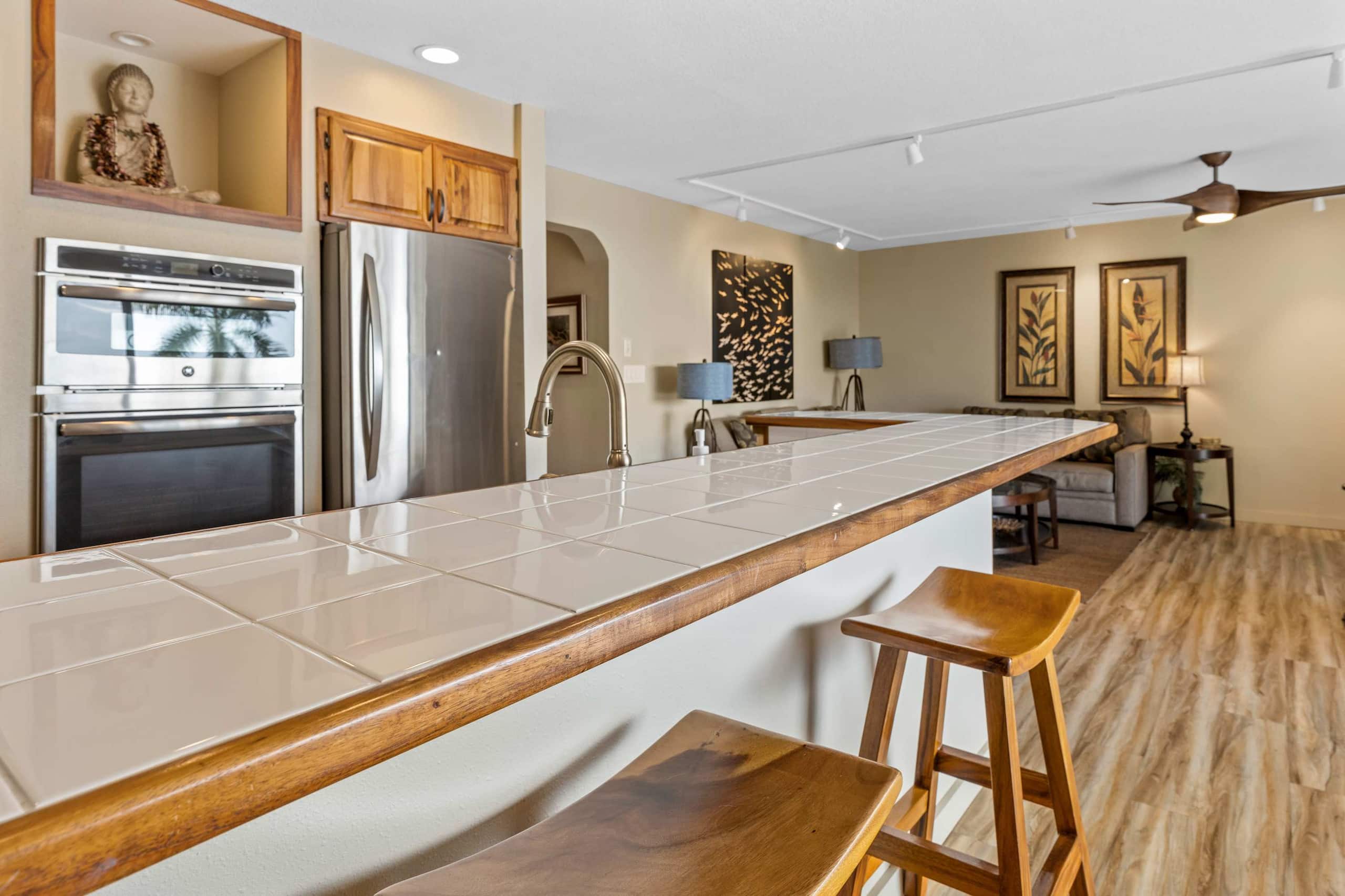 Condo in Kailua-Kona · ★4.9 · 2 bedrooms · 4 beds · 2 private baths - Image 11