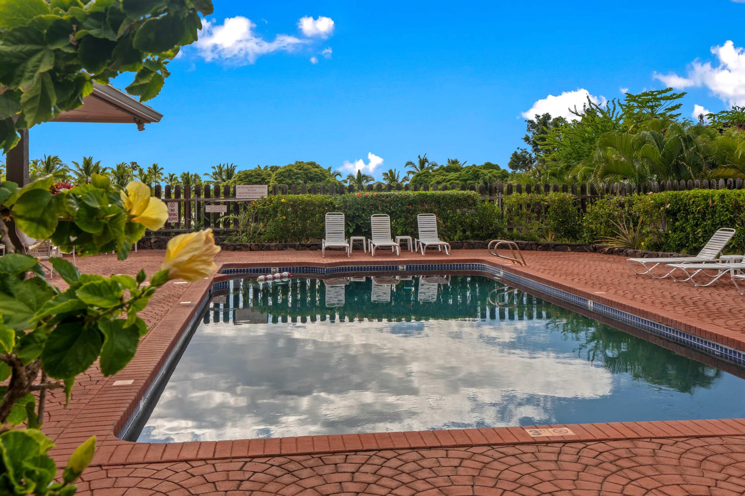 Condo in Kailua-Kona · ★4.9 · 2 bedrooms · 4 beds · 2 private baths - Image 5