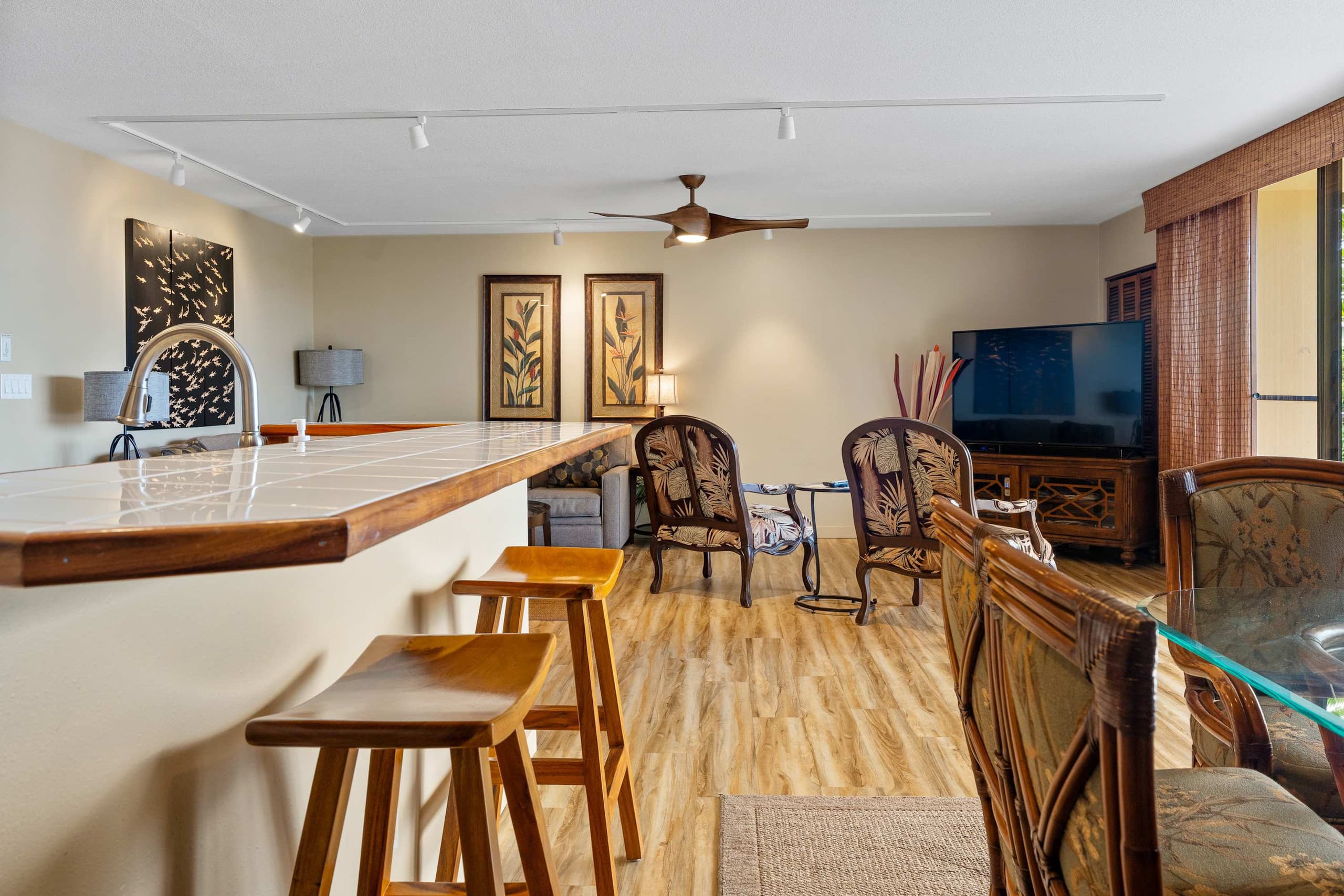Condo in Kailua-Kona · ★4.9 · 2 bedrooms · 4 beds · 2 private baths - Image 12
