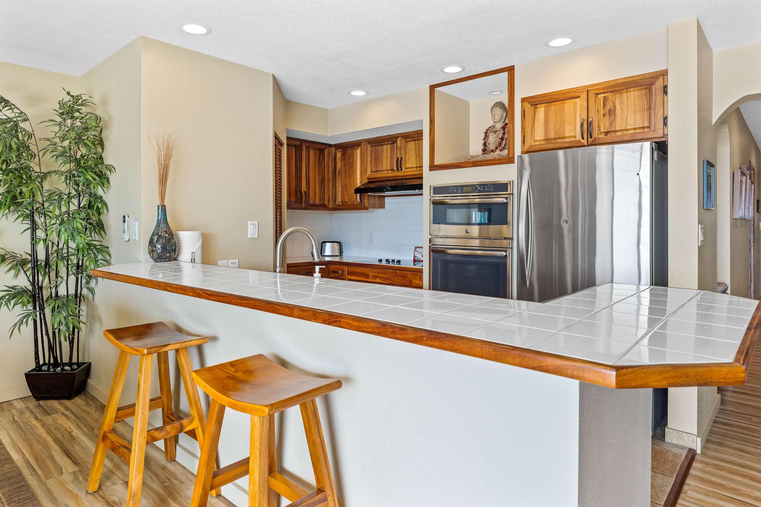 Condo in Kailua-Kona · ★4.9 · 2 bedrooms · 4 beds · 2 private baths - Image 14