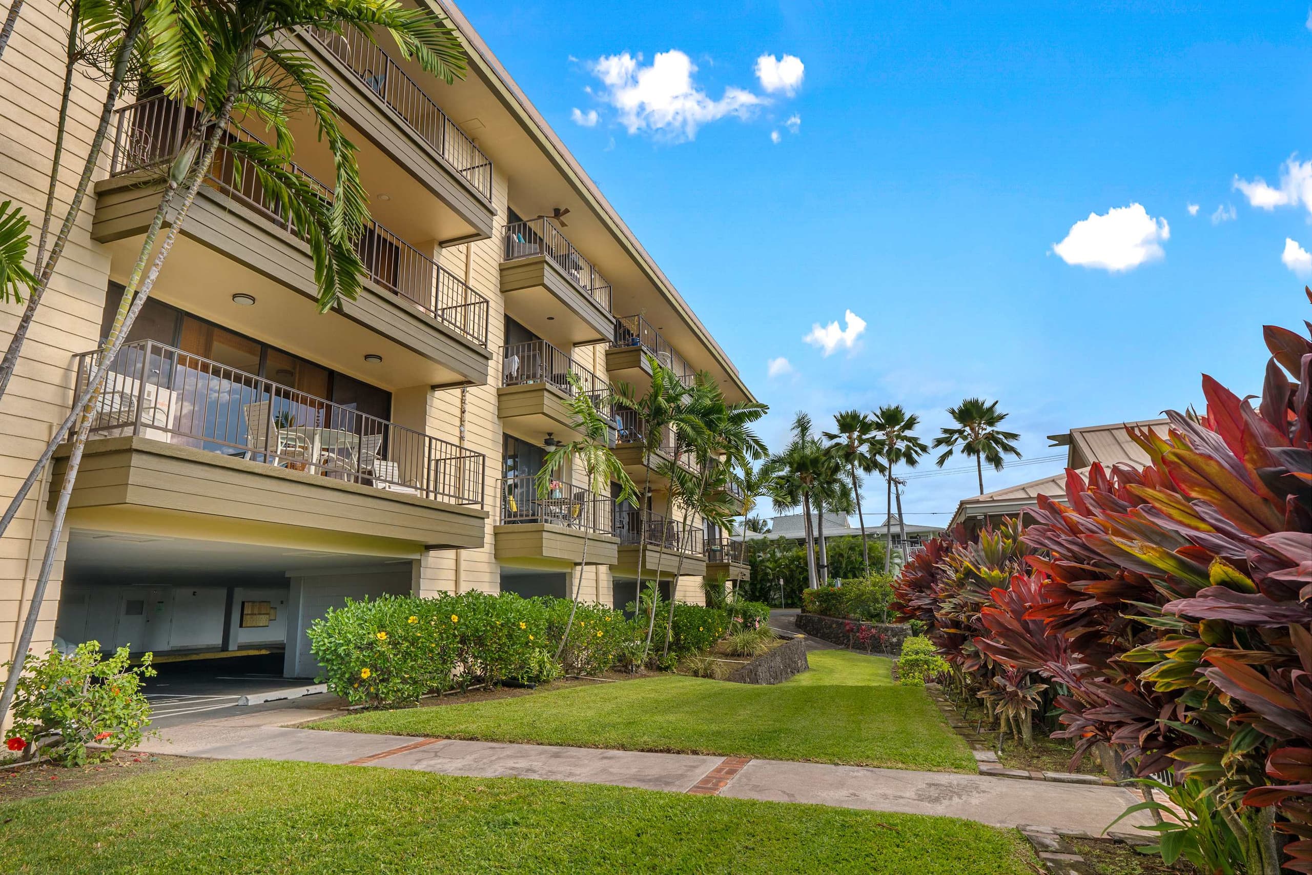 Condo in Kailua-Kona · ★4.9 · 2 bedrooms · 4 beds · 2 private baths - Image 59