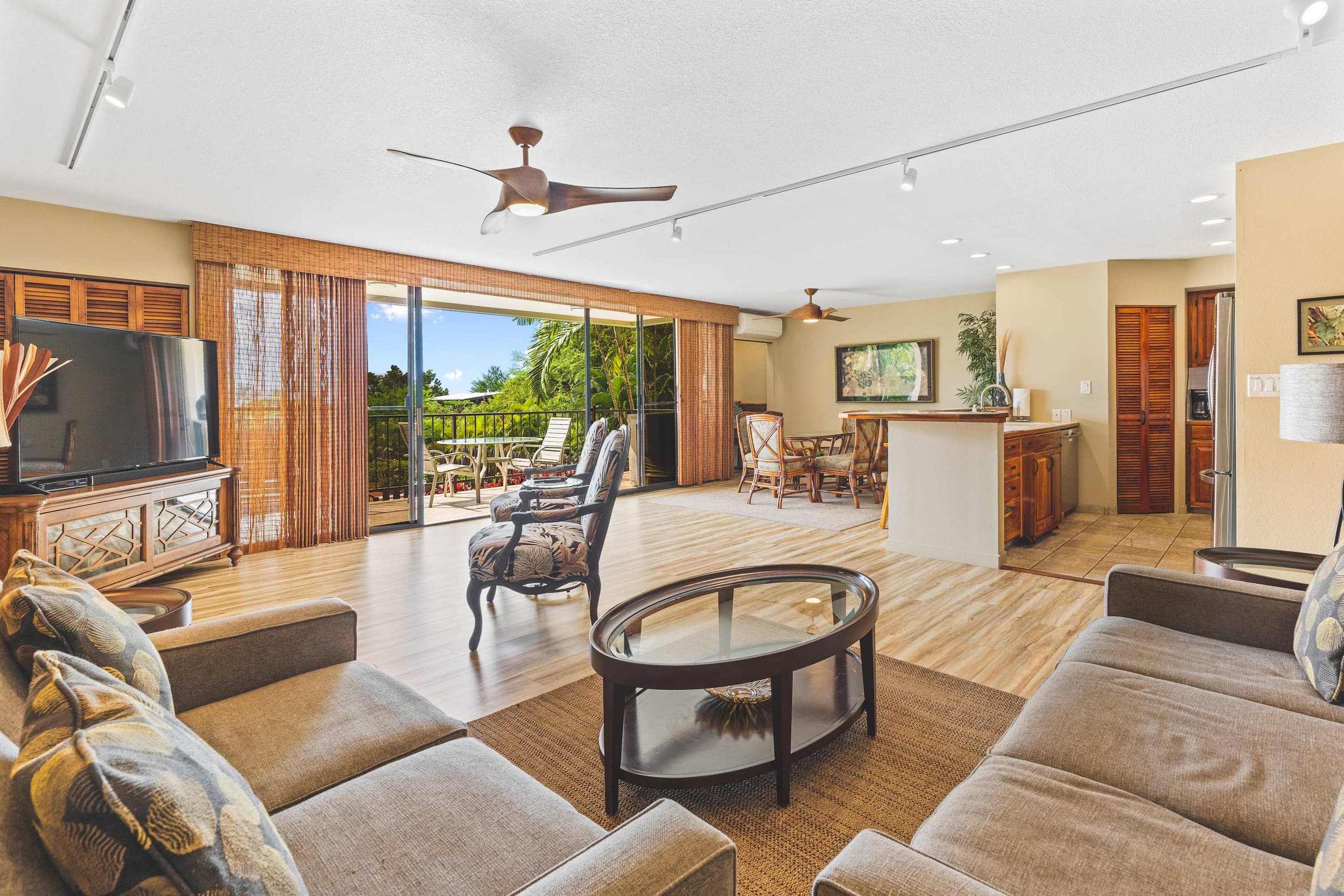 Condo in Kailua-Kona · ★4.9 · 2 bedrooms · 4 beds · 2 private baths - Image 4