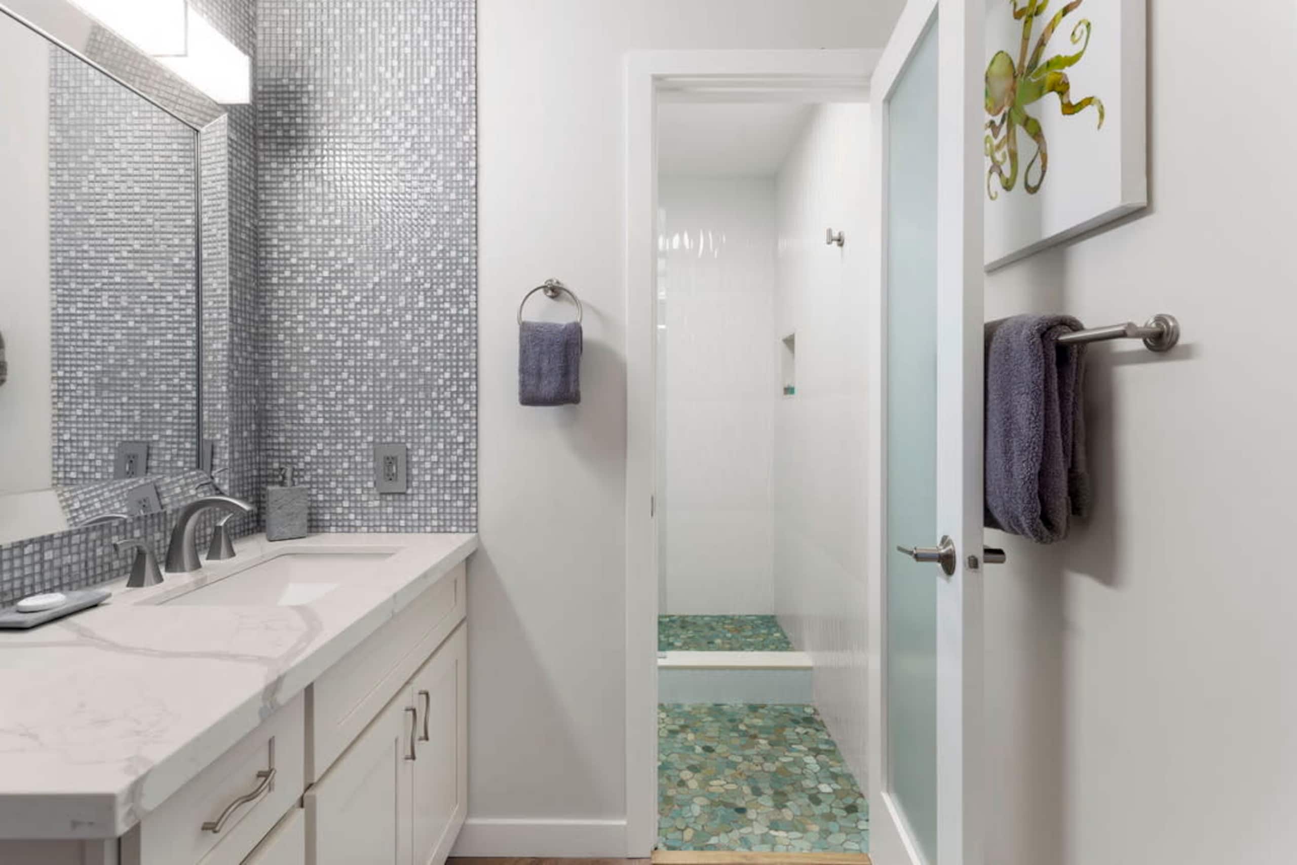 Condo in Kihei · ★4.94 · 1 bedroom · 2 beds · 1 private bath - Image 15