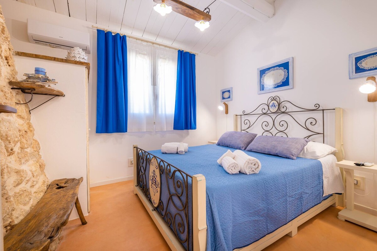 Proprietà Airbnb di successo: Trullo Mmammineddhu - near the sandy beaches a Ugento