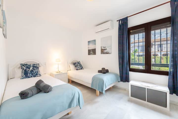 Posteľ, fotka celej izby, izba, posteľ, fotka celej izby, spálňa