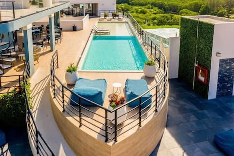 Oceanview Suite with Rooftop Pool Near Beach