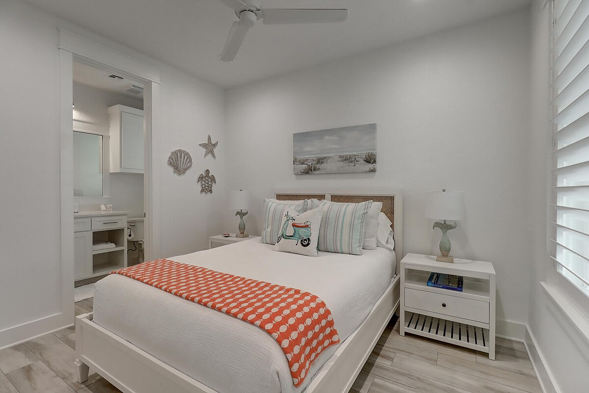 ห้องนอนควีนไซส์ด้านหน้าชั้น 1 