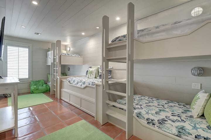 Habitación con literas en el primer piso.