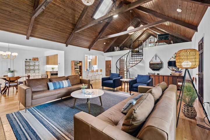 Sunny Chalet - 1 Block To Bentonville Dt-sleeps 10 - Bentonville, AR