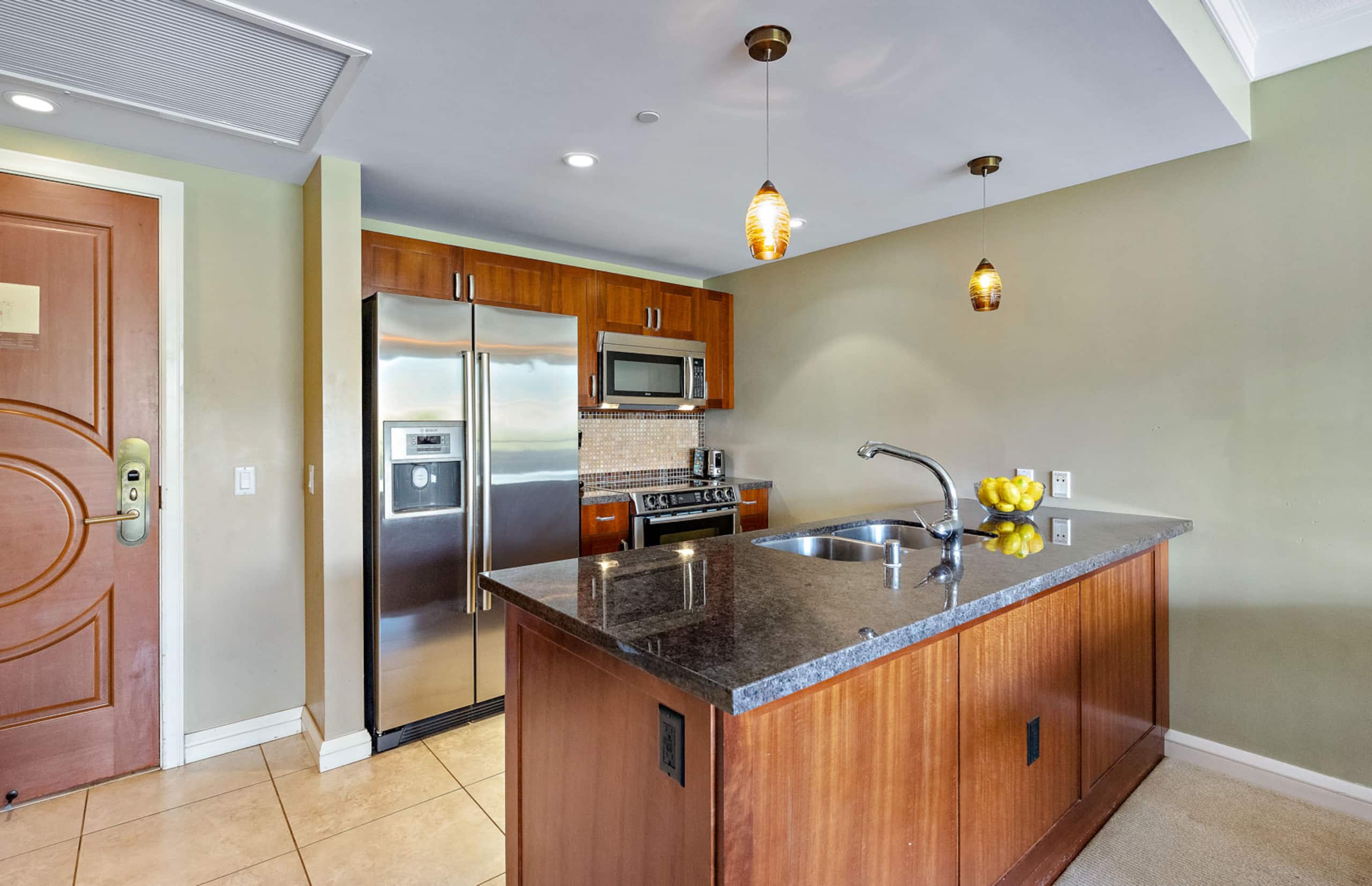 Condo in Lahaina · ★4.78 · 1 bedroom · 2 beds · 1 bath - Image 12
