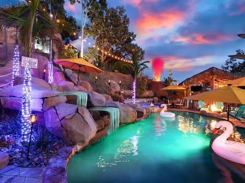 Mountaintop Estate: Pool-Hot Tub-Theatre-Tiki Bar
