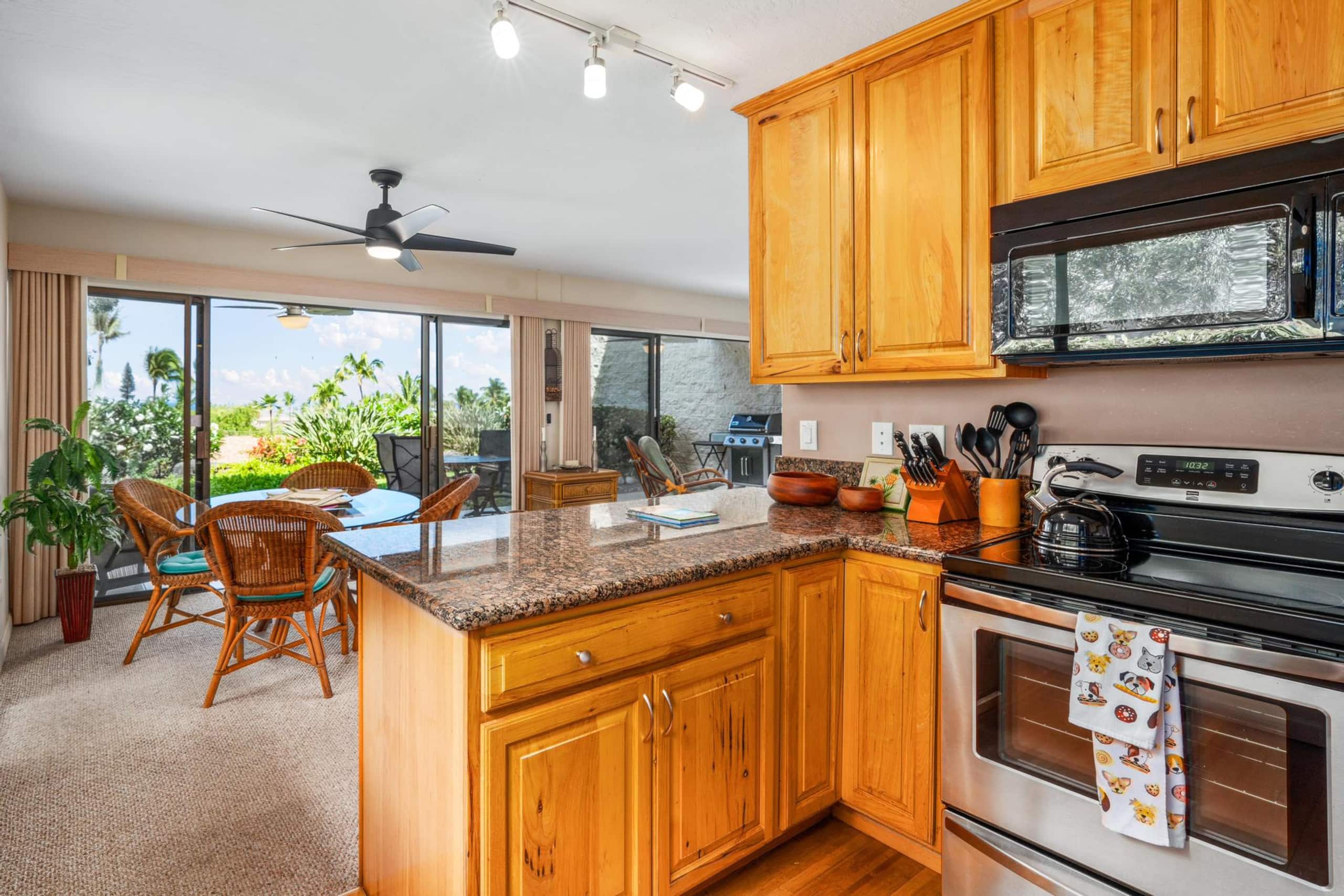 Condo in Kailua-Kona · ★4.79 · 2 bedrooms · 3 beds · 2 shared baths - Image 7