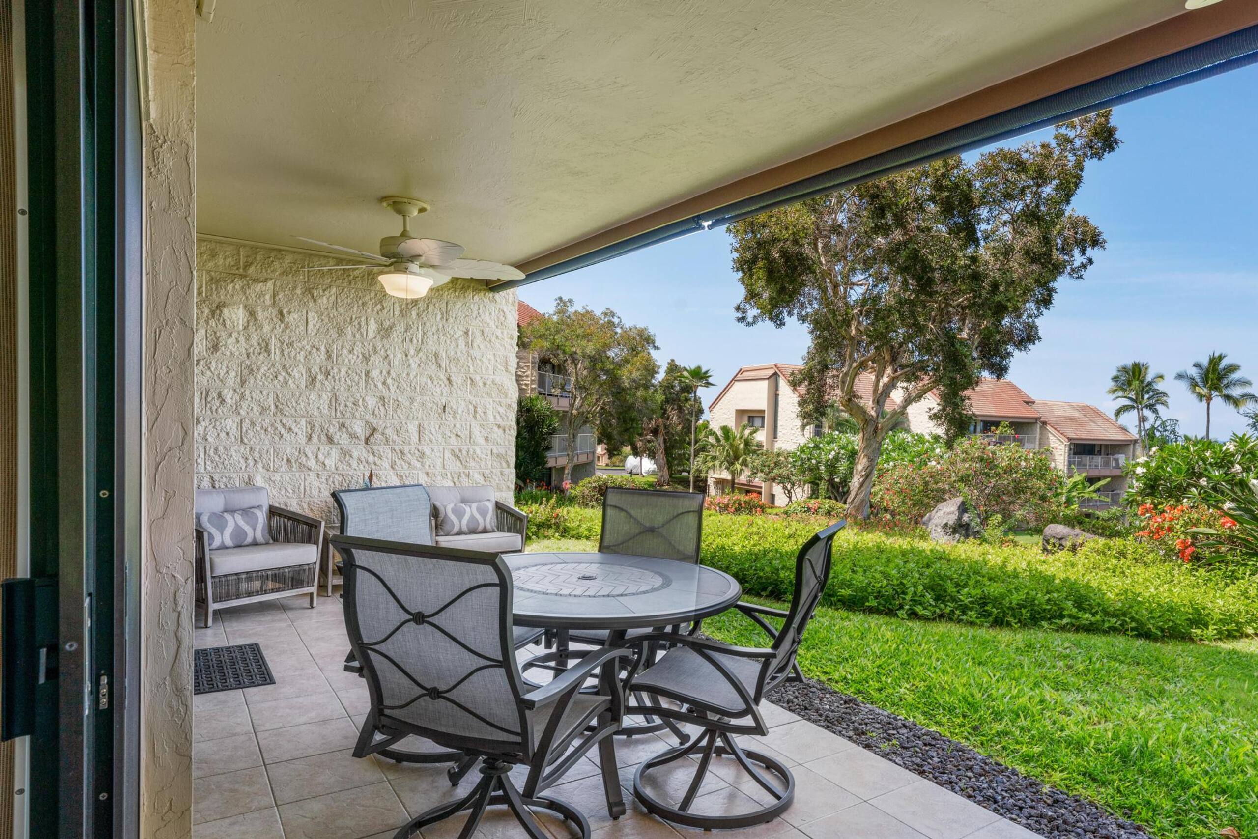 Condo in Kailua-Kona · ★4.79 · 2 bedrooms · 3 beds · 2 shared baths - Image 17