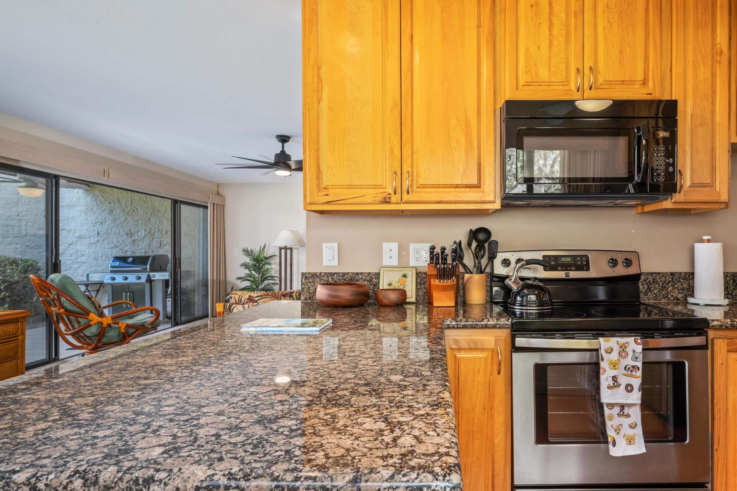 Condo in Kailua-Kona · ★4.79 · 2 bedrooms · 3 beds · 2 shared baths - Image 10