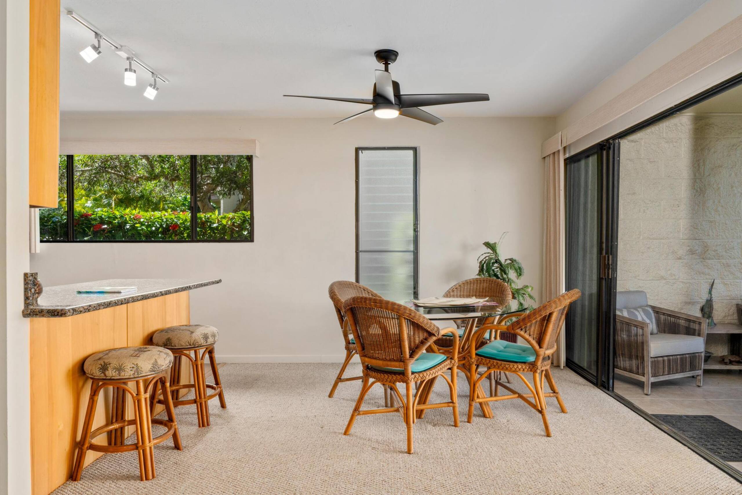 Condo in Kailua-Kona · ★4.79 · 2 bedrooms · 3 beds · 2 shared baths - Image 5