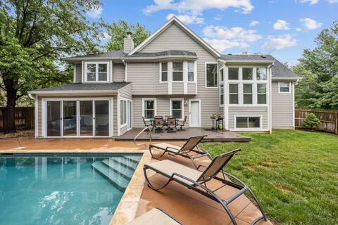Stunning 5 Bdrm Home W/ Pool in Overland Park! 27