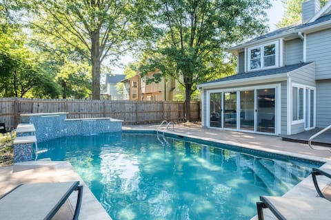 Spacious 5-Bed Home with Pool in Overland Par! 27