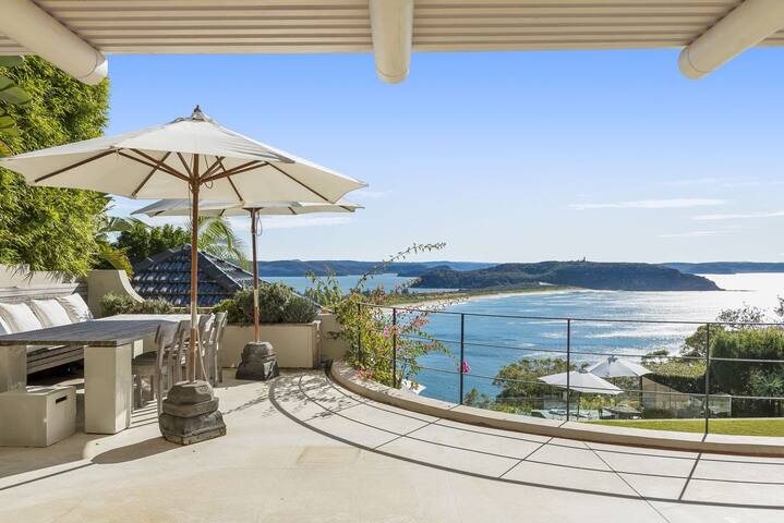 Pacific Vista by Palm Beach Holiday Rentals gallery image 3