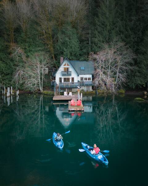 "Blue Haven" Iconic Lakefront 4 Season Retreat