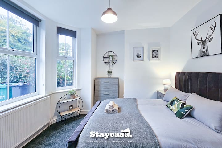 Charming 6-Bed Near Alexandra Park – Free Parking