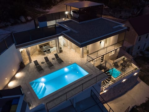 Top Airbnb: Villa Stella 32 sqm Heated pool, Jacuzzi, Sauna in Blato Na Cetini