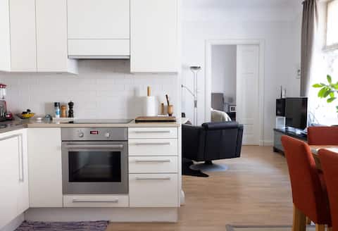 Popular Airbnb listing: Beautiful 95m2 2BR apartment with Sauna in Kluuvi in Kluuvi