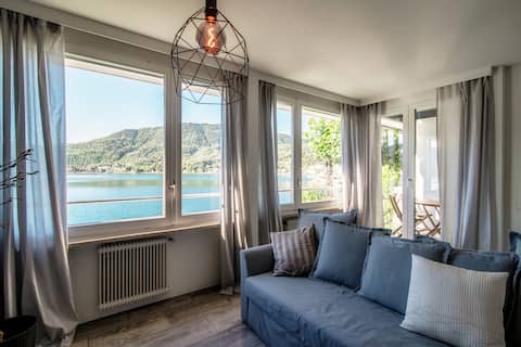 Apt. 180° lake view (La Finestra Blu)